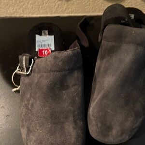 White Mountain Black Suede Mules